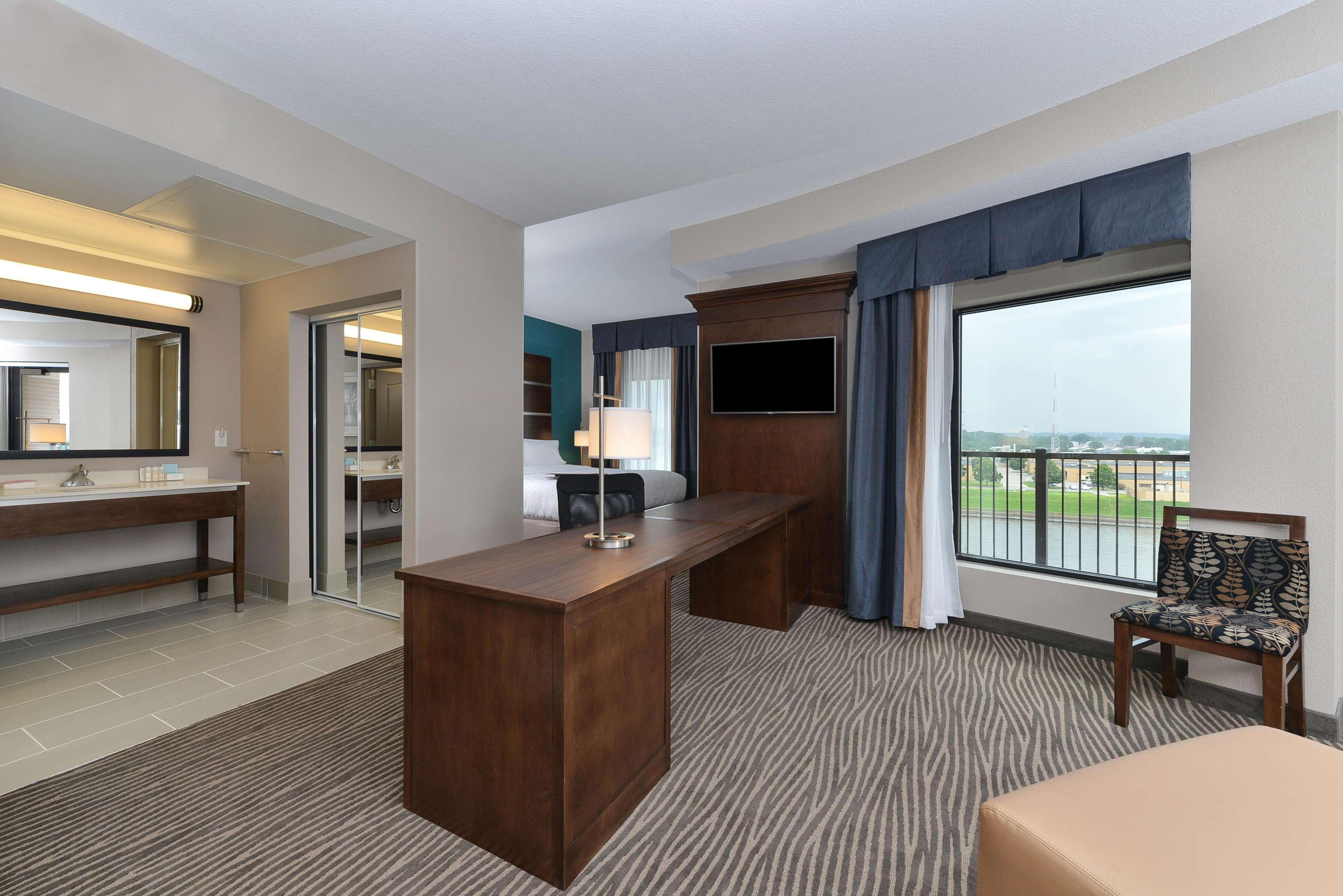 Hampton Inn & Suites Des Moines Downtown Esterno foto